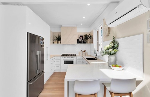 West Hobart Haus | Glorious Views - beautiful 1925 heritage house