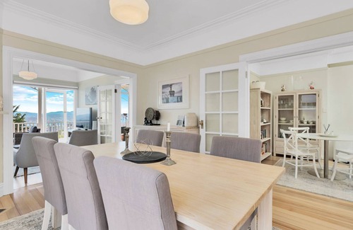 West Hobart Haus | Glorious Views - beautiful 1925 heritage house