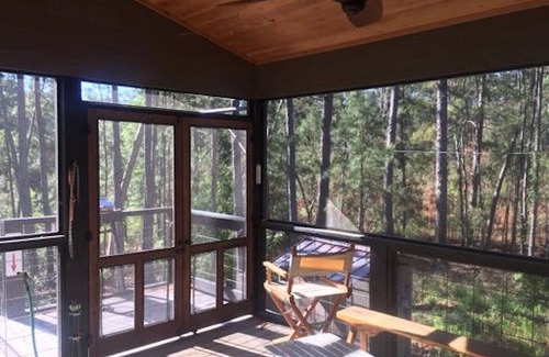 Sapelo Island Kabine | Gehen Sie rechtzeitig zurück zu einem langsameren Tempo in dieser Kabine im Wald