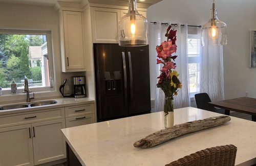 Central Huron Hütte | Lake Huron Staycation: A beautiful, modern new home with rooftop deck