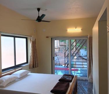 Hireguthi Haus | Gokarna Beach Nirmala Homestay - Bachelors Not Allowed