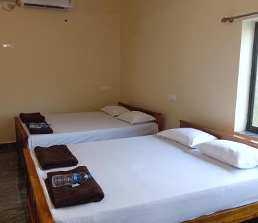 Hireguthi Haus | Gokarna Beach Nirmala Homestay - Bachelors Not Allowed
