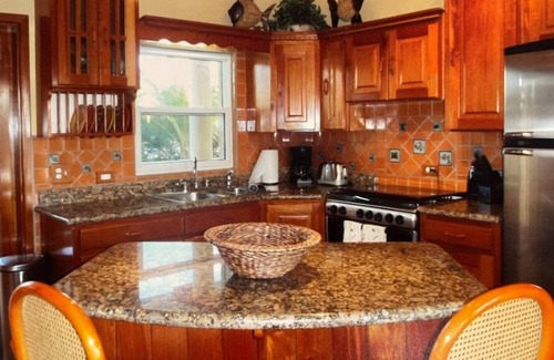 Placencia Eigentumswohnung | GOLD STANDARD - Caribbean, Lagoon & Mtn views, 2BR/2BA, walk to village