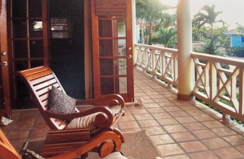 Placencia Eigentumswohnung | GOLD STANDARD - Caribbean, Lagoon & Mtn views, 2BR/2BA, walk to village
