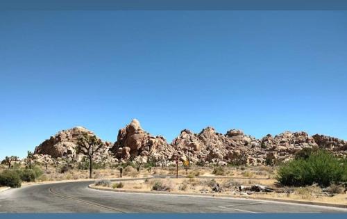 Joshua Tree Haus | Golden Hour Hideaway Tranquil Desert Retreat Near Joshua Tree