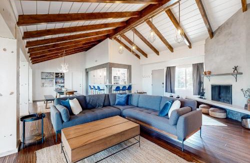 Idyllwild Haus | Golden Leaf Charmer