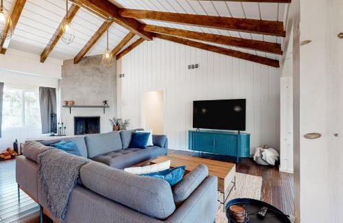 Idyllwild Haus | Golden Leaf Charmer