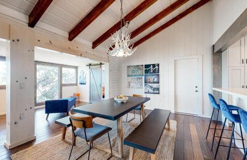 Idyllwild Haus | Golden Leaf Charmer