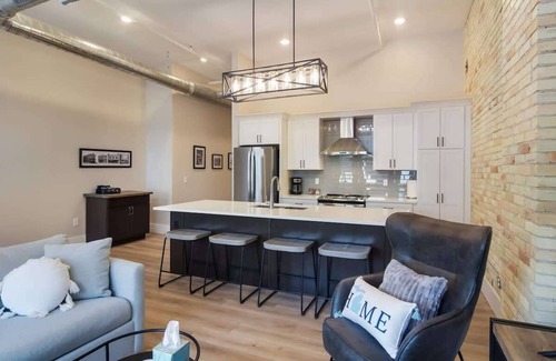 Traverse City Eigentumswohnung | Golden Lofts Unit 3 Downtown Traverse City 2bd/2ba