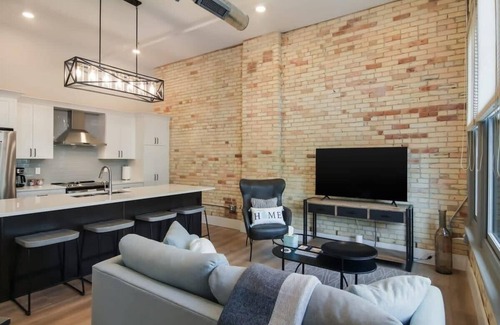 Traverse City Eigentumswohnung | Golden Lofts Unit 3 Downtown Traverse City 2bd/2ba