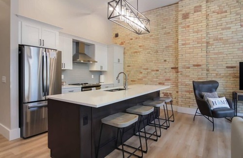 Traverse City Eigentumswohnung | Golden Lofts Unit 3 Downtown Traverse City 2bd/2ba