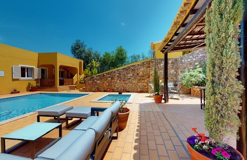 Estombar Haus | Golden Vila Estômbar