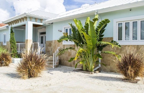 Bahamas Terrace Haus | GoldenEye- Beach Villa With Dock
