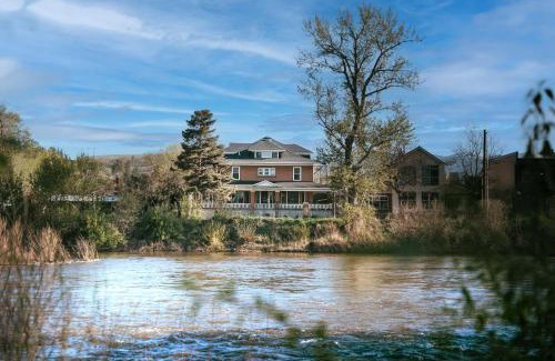 Heart of Missoula Hotel | Goldsmith's River Front Inn