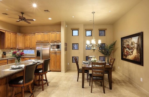 Central Scottsdale Haus | LUXURIÖSES CASITA AUF MILLION DOLLAR GATED ESTATE / HOT TUB / WIFI