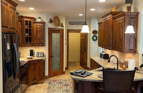 Brookline Station Haus | Ein geräumiges Haus, perfekt für Muli-Familien!