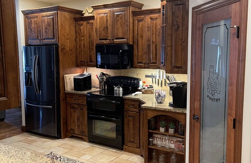 Brookline Station Haus | Ein geräumiges Haus, perfekt für Muli-Familien!