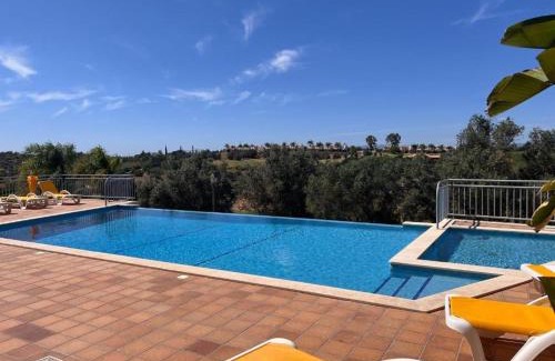Estombar Wohnung | Golf - Vale Da Pinta T2 com Piscina, Wi-Fi e Ar Condicionado