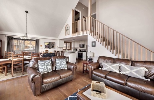 The Woods Kabine | Golf Views, Fireplace, 2 Fire Pits, Grill & Deck