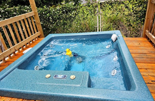 Smith's Memento Haus | Good Times! Beach cottage with hot tub, walk to beach! Unique amenities!