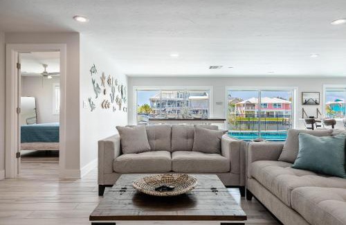 Siesta Isle Haus | Good Vibes and Tan Lines! Private Beach with Heated Pool - Villa Good Times, Fort Myers Beach