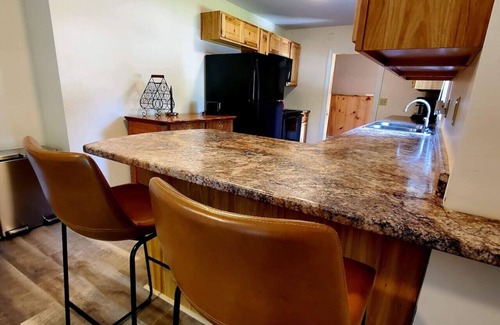 Greenville Junction Haus | Good Vibes Lodge - Moosehead Lake