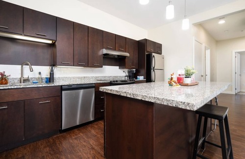 Grandview Heights Wohnung | Gorgeous 2 Bed 2 Bath Apartment