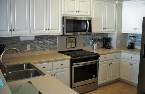 Thomas Drive Eigentumswohnung | Kürzlich renoviert und wunderschön in der 12. Etage Inklusive Strandservice