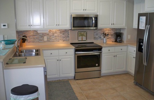 Thomas Drive Eigentumswohnung | Kürzlich renoviert und wunderschön in der 12. Etage Inklusive Strandservice