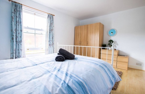 Reading City Centre Hütte | Gorgeous 3-Bedroom Cottage by the river in Reading