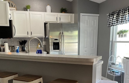 Florida Shores Haus | New listing! Gorgeous 3 bedroom home close to the ocean!