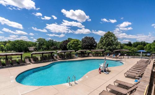 Fontana Haus | Gorgeous 4 BDR Home in Popular Abbey Springs