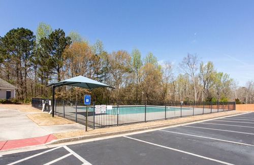 Conyers Haus | Gorgeous 4 Bedroom Home