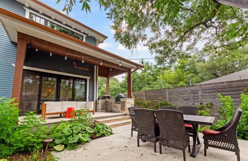 Westfield Haus | Gorgeous 4BD Plus Studio for 12 with Fire Pit & Near Downtown