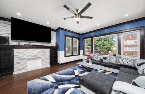 Gresham Haus | Gorgeous 5 BR Gem with Games
