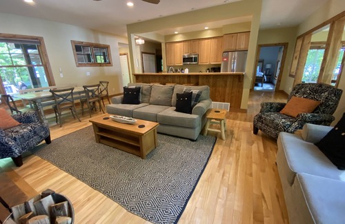 Elk Rapids Haus | Wunderschönes 5 Schlafzimmer Haus am See