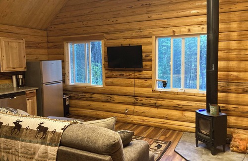 Kalispell Kabine | Gorgeous Amish Cabin at Ashley Lake