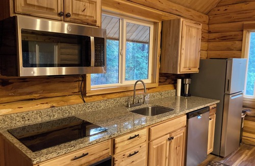 Kalispell Kabine | Gorgeous Amish Cabin at Ashley Lake