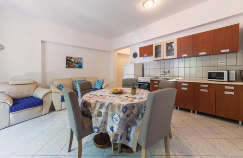 Vinkuran Wohnung | Gorgeous Apartment In Medulin With Wifi