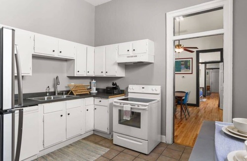 Mid-City Wohnung | Gorgeous backyard Pool, 2BD Midcity Retreat!