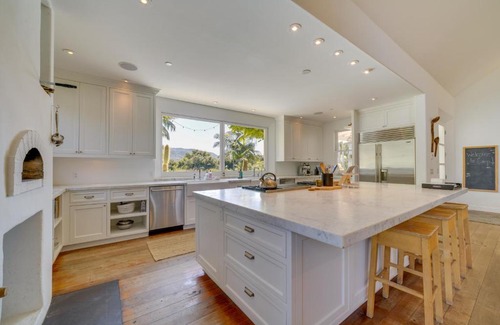 Carpinteria Haus | Gorgeous Carpinteria Home Pool, Spa, Fireplaces!