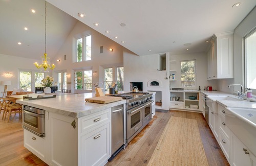 Carpinteria Hütte | Gorgeous Carpinteria Home: Pool, Spa, Fireplaces!