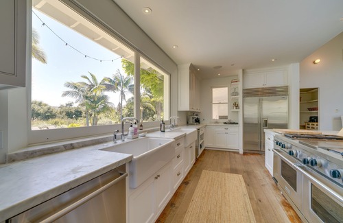 Carpinteria Hütte | Gorgeous Carpinteria Home: Pool, Spa, Fireplaces!