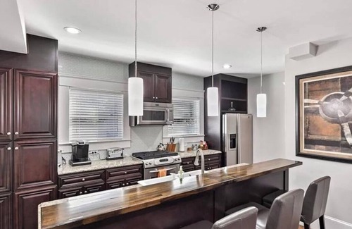 Midtown Haus | Gorgeous Central Modern Midtown 2 Bed Home - Piedmont Park - Parking - Quiet