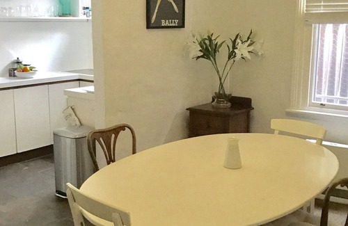 Subiaco Haus | Wunderschönes zentrales Ferienhaus in Subiaco - zu Fuß zum Kings Park, zu Cafés, Restaurants und zum Zug