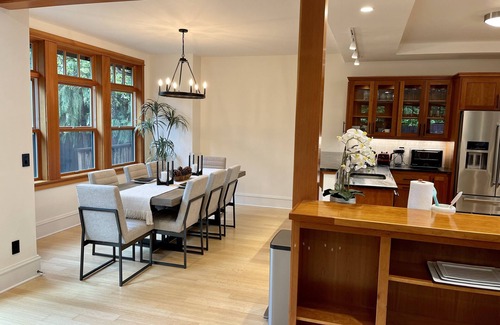 Amazon Haus | Gorgeous Craftsmen home blocks from University of Oregon Campus