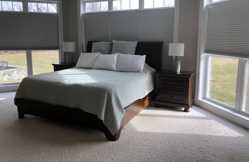 Annapolis Wohnung | Diese wunderschöne große Schwiegerwohnung in Edgewater verfügt über wunderschöne Holzböden, hohe Decken und Zierleisten.