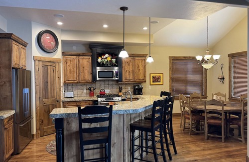 Victor Haus | Herrlich familienfreundlich: Einfacher Zugang zu Jackson Hole, Grand Targhee, Yellowstone