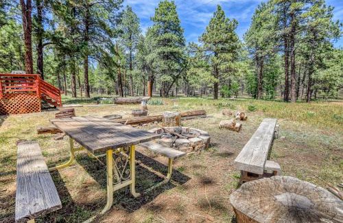 Parks Haus | Gorgeous Historic 3 BR Log Cabin w Forest Views 20 Minutes from Flagstaff Now with Wi-Fi