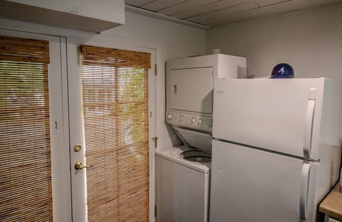 Buckhead Hütte | Gorgeous Historic Carriage House with fine furnishings and modern amenities